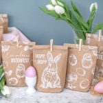 Tüten bedruckt mit Ostermotiv - Braun - mit weißen Motiven – Bild 5