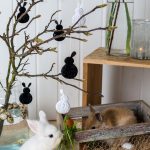 8 Osterhasen aus Seidenpapier schwarz weiß - Set 05 – Bild 2