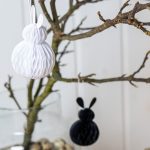 8 Osterhasen aus Seidenpapier schwarz weiß - Set 05 – Bild 4