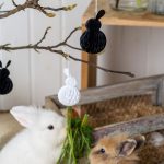 8 Osterhasen aus Seidenpapier schwarz weiß - Set 05 – Bild 5