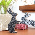Ostern Holzaufsteller Hasen Puschelschwanz – Bild 5