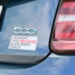 E-Autoaufkleber "I BOUGHT THIS BECAUSE ELON WENT CRAZY" Schwarz / Rot auf Weiss – Bild 2