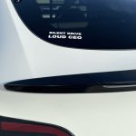 Tesla Autoaufkleber "SILENT CAR LOUD CEO" Weiss – Bild 2