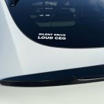 Tesla Autoaufkleber "SILENT CAR LOUD CEO" Weiss – Bild 3