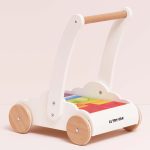 Lauflernwagen mit Klötzen in Regenbogenfarben – Bild 2