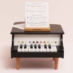Grosses Holz-Piano – Bild 2
